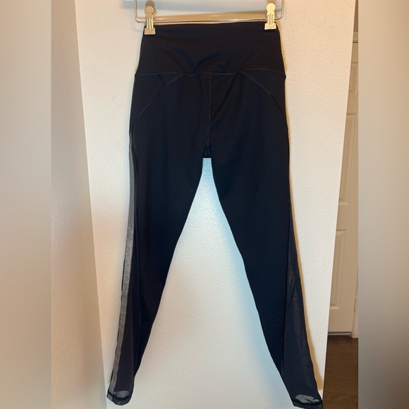 Victoria Secret Mesh Side Leggings - Picture 4 of 5